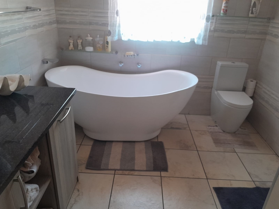 3 Bedroom Property for Sale in Safari Gardens North West